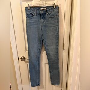Levi’s shaking skinny jeans 311